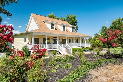 518 Maurice Rd, Sevierville, TN 37876