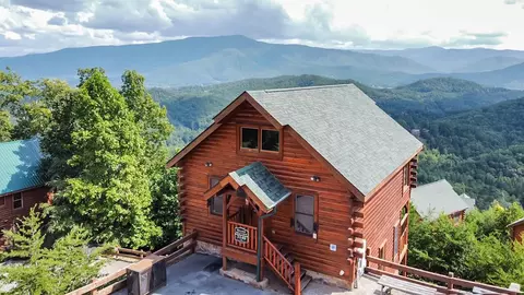 3140 Lakeview Lodge Dr, Sevierville, TN 37862