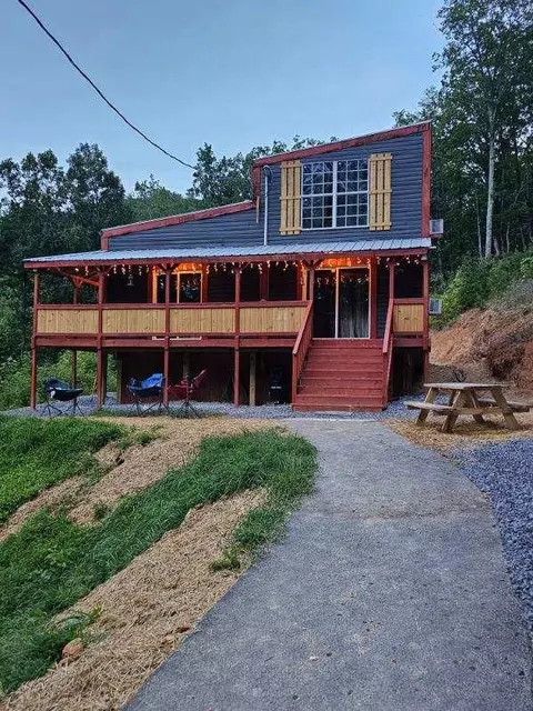 1629 Dogwood St, Sevierville, TN 37876