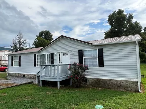 1221 Fine St, Newport, TN 37821