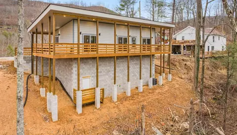 446 Loop Rd, Gatlinburg, TN 37738