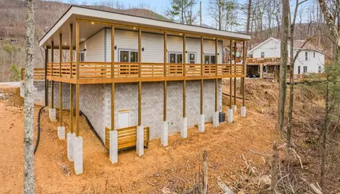 446 Loop Rd, Gatlinburg, TN 37738