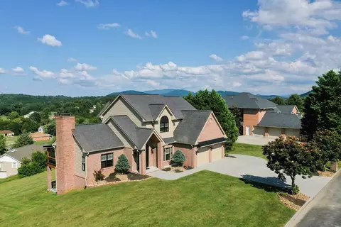 514 Asa St, Sevierville, TN 37876