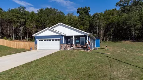 348 Garden Ln, Dandridge, TN 37725