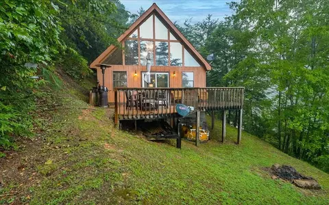 1819 Walker Trl, Sevierville, TN 37876