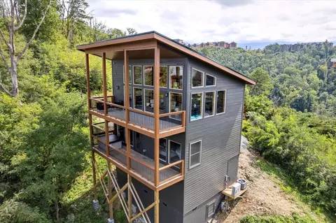 331 N Mountain Trl, Gatlinburg, TN 37738