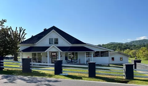 305 Pine Mountain Rd, Pigeon Forge, TN 37863