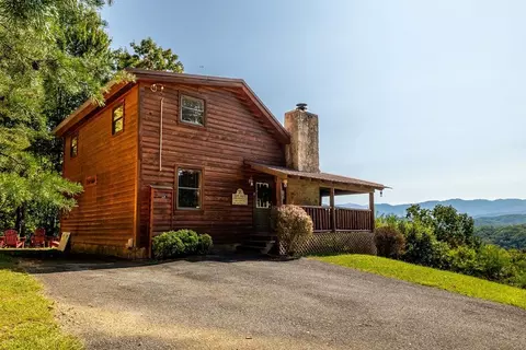 1620 Bear Claw Way, Sevierville, TN 37876