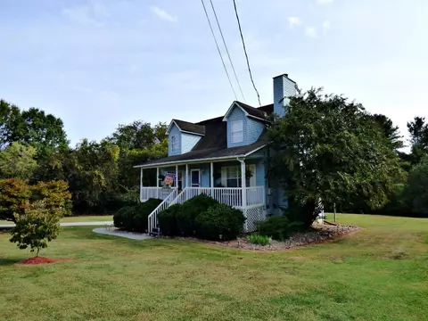 936 Chris Rd, Strawberry Plains, TN 37871