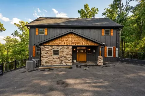 925 Cliff Branch Rd, Gatlinburg, TN 37738