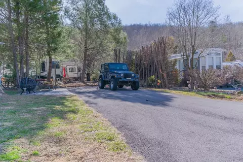 4229 E Pkwy #LOT 209, Gatlinburg, TN 37738