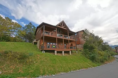 4442 Shangrila Way, Sevierville, TN 37876