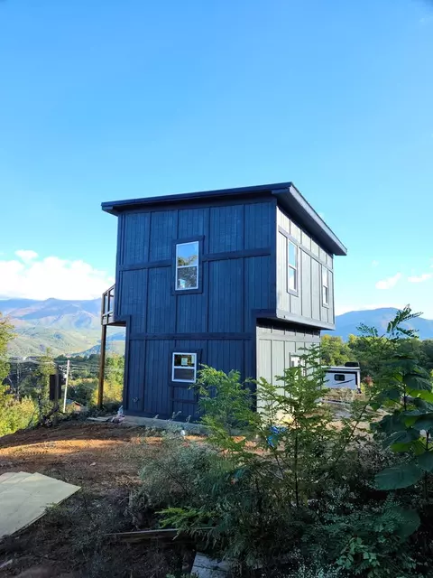 1110 Circle Pt, Gatlinburg, TN 37738