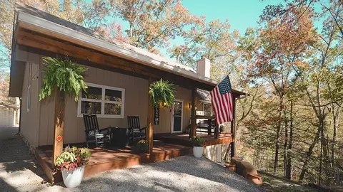 513 Adams Rd, Gatlinburg, TN 37738