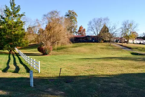 106 Mcfalls Dr, Dandridge, TN 37725