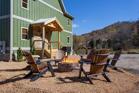 340 Roaring Fork Rd, Gatlinburg, TN 37738