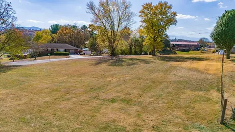 216 Shawnee Rd, Newport, TN 37821