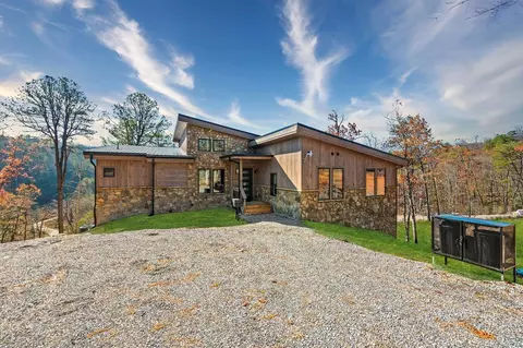 3114 Storm Bringer Dr, Sevierville, TN 37862