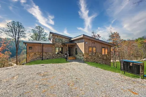 3114 Storm Bringer Dr, Sevierville, TN 37862