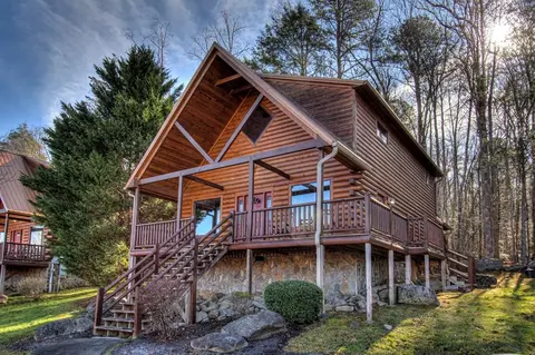 214 Forresst Loop Way, Gatlinburg, TN 37738