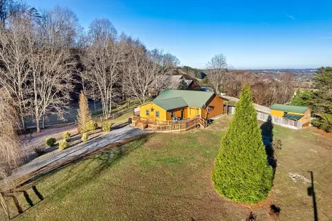 2617 Sharpes Rdg, Sevierville, TN 37876