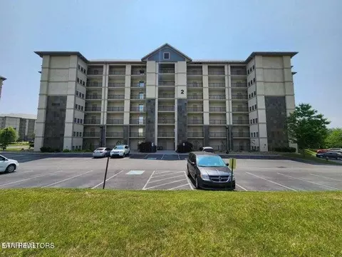 124 Plaza Dr, Sevierville, TN 37876