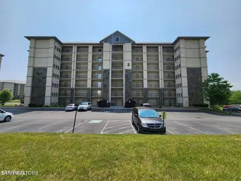 124 Plaza Dr, Sevierville, TN 37876