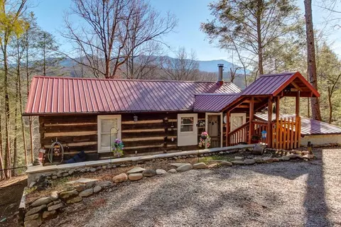 551 Bruce Rd, Gatlinburg, TN 37738