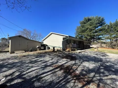 2237 2239 Arch Rock Dr, Sevierville, TN 37876