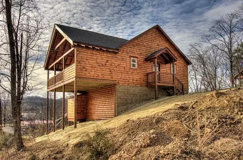 3936 Valley View Dr, Pigeon Forge, TN 37863