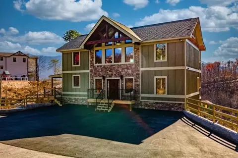 918 Elm Rd, Gatlinburg, TN 37738