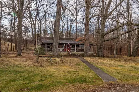 705 Wine Rd, Dandridge, TN 37725