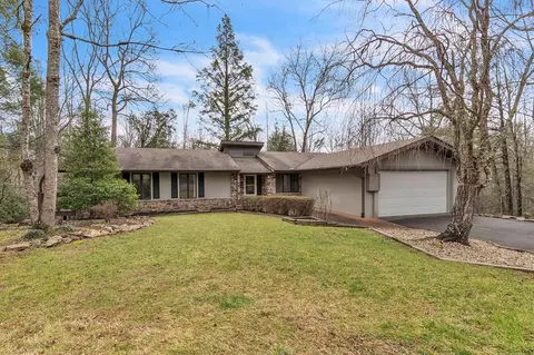 205 Mockingbird Dr, Gatlinburg, TN 37738