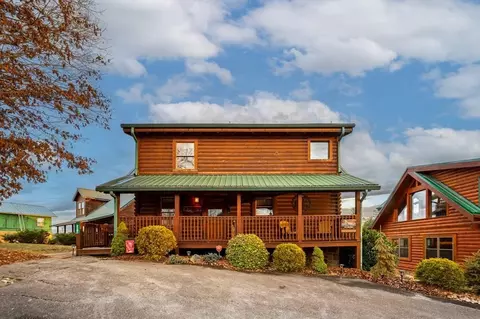 628 Cherry Blossom Way, Pigeon Forge, TN 37863