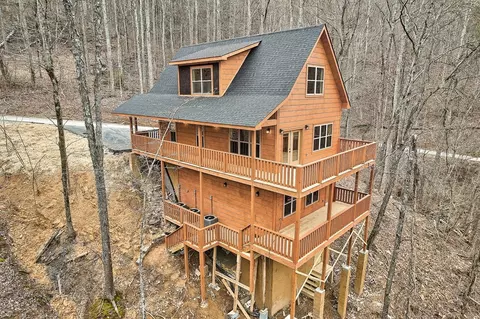1837 Bluff Ridge Rd, Sevierville, TN 37876