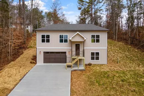 2068 Highpoint Ln, Sevierville, TN 37876