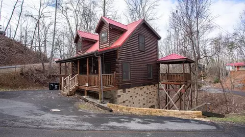 1021 Mini Home Ct, Sevierville, TN 37876