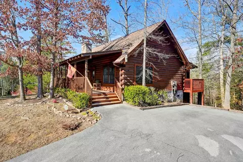 702 Harrier Court Way, Pigeon Forge, TN 37863