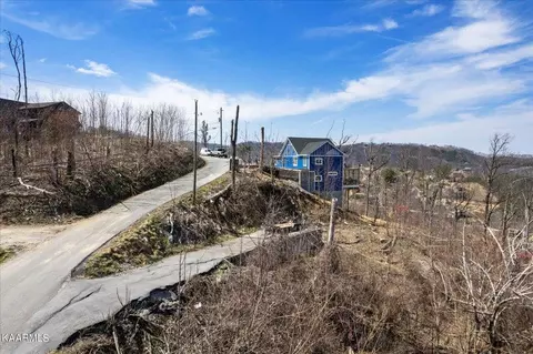 883 Chalet Village Blvd, Gatlinburg, TN 37738