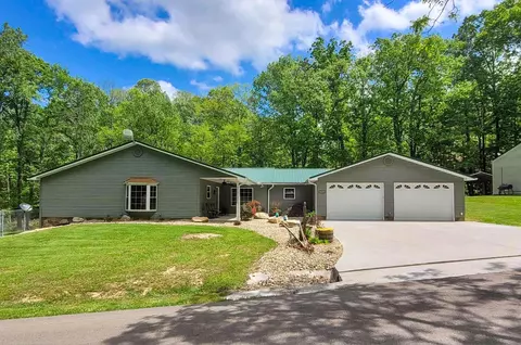 2954 Peacock Ln, Dandridge, TN 37725