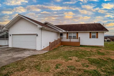 618 Ross Dr, Dandridge, TN 37725
