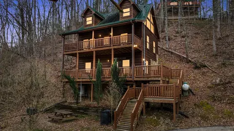 1234 Lakeview Dr, Sevierville, TN 37876