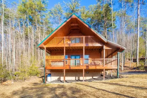 2208 Legend Dr, Sevierville, TN 37876
