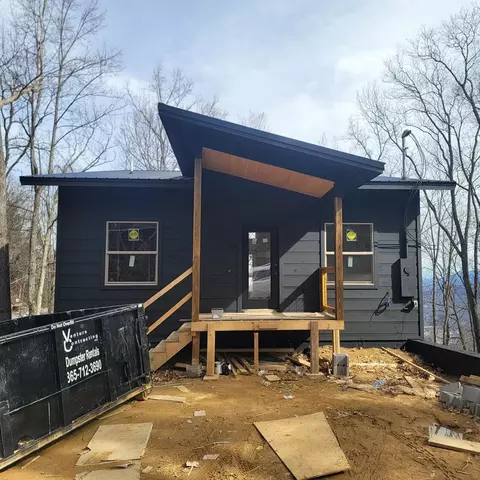2084 Luzerne Dr, Gatlinburg, TN 37738