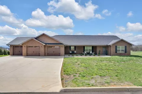 135 Crosslake Ln, Dandridge, TN 37725