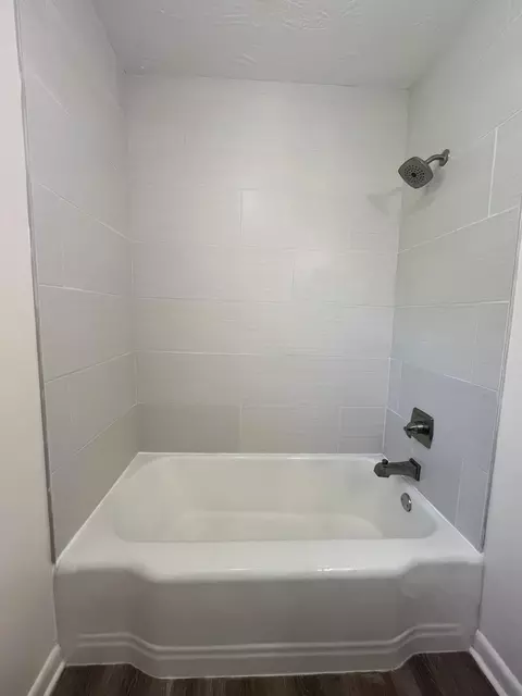 Bath - 654 Dogwood Ln, Talbott, TN 37877 photo 5 of 6