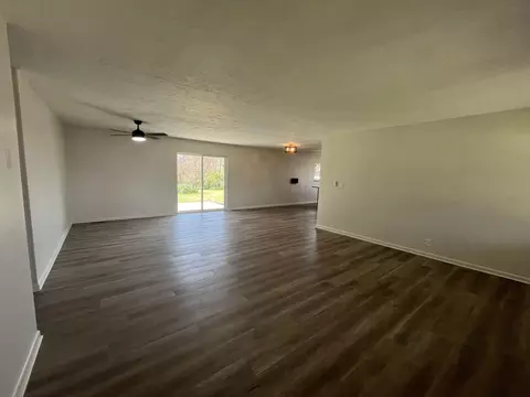Living - 654 Dogwood Ln, Talbott, TN 37877 photo 3 of 4