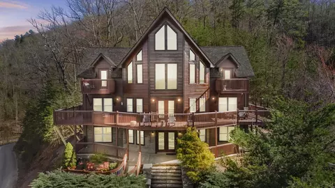 3643 Wilderness Mountain Rd, Sevierville, TN 37862