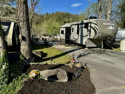 4223 E Pkwy, Gatlinburg, TN 37738