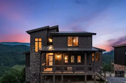 2659 Cloud View Dr, Sevierville, TN 37862